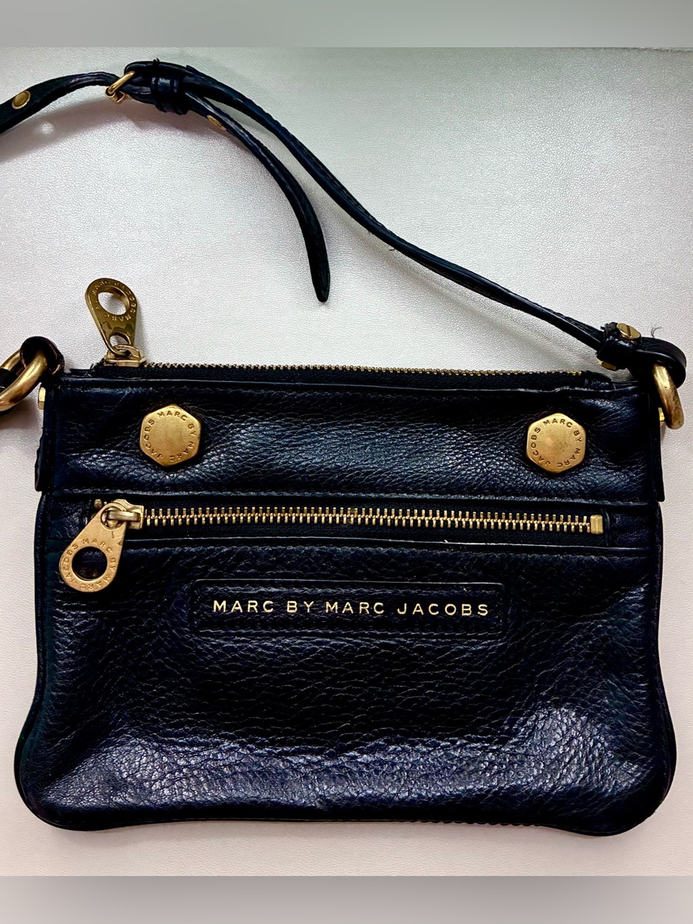 Marc Jacobs Black Pebble Leather Crossbody Bag Pouch Wristlet Gold Hardware